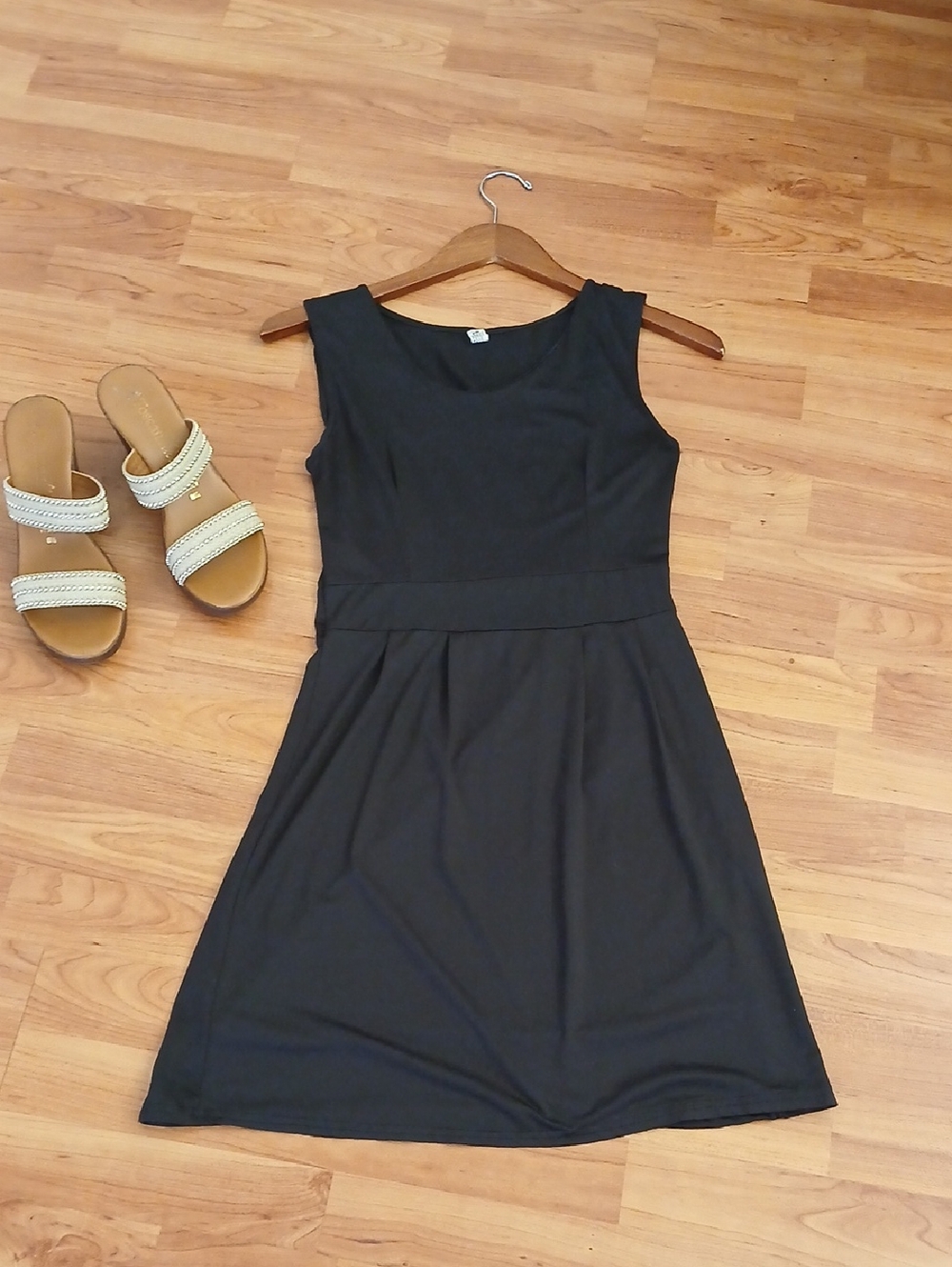 Classic Sleeveless Black Dress - Elegant Everyday Style